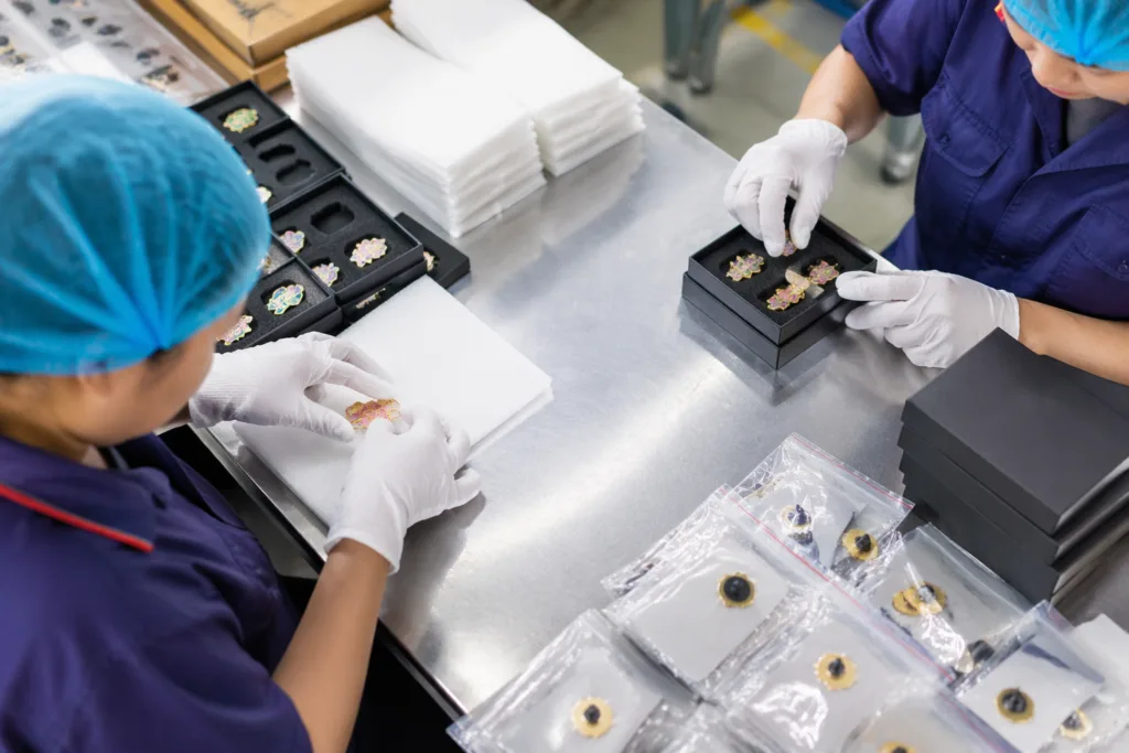 enamel pin final inspection packaging enamel pin final inspection packaging