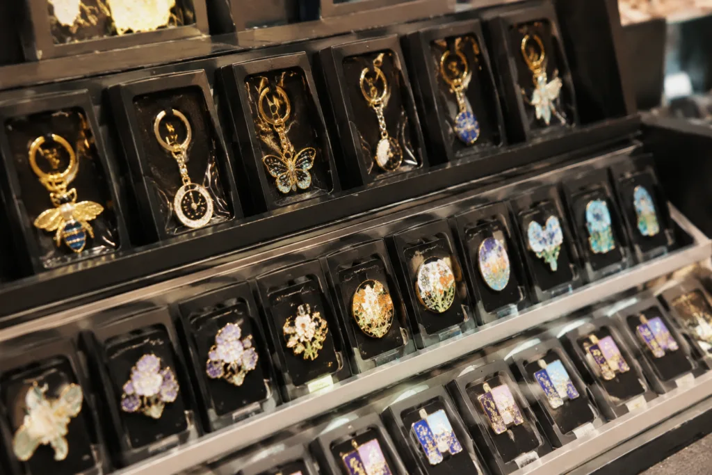 keychains pins retail display
